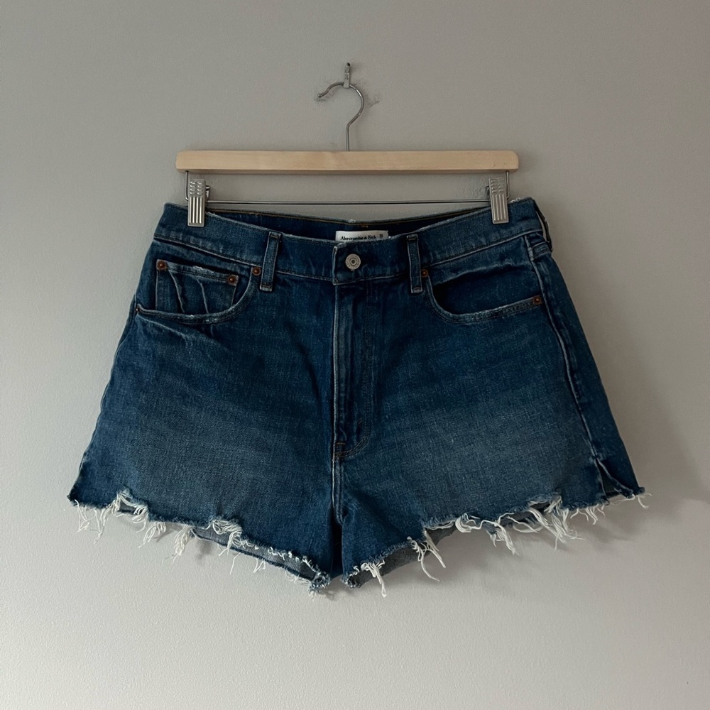Abercrombie & Fitch The Mom Short High Rise Denim Cutoffs Size 30
